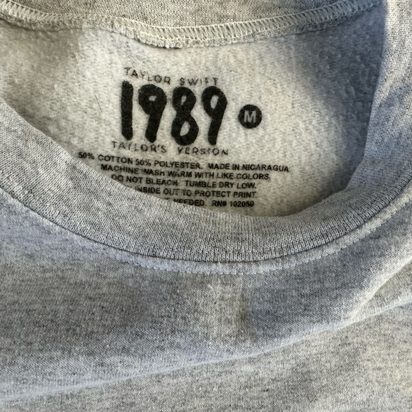 Taylor Swift TS 1989 Spotify Grey Crew Sweatshirt - Picture 8 of 8